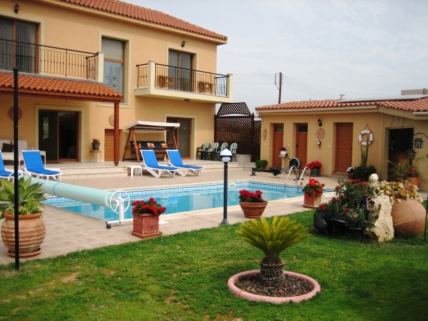 Garden and Pool View